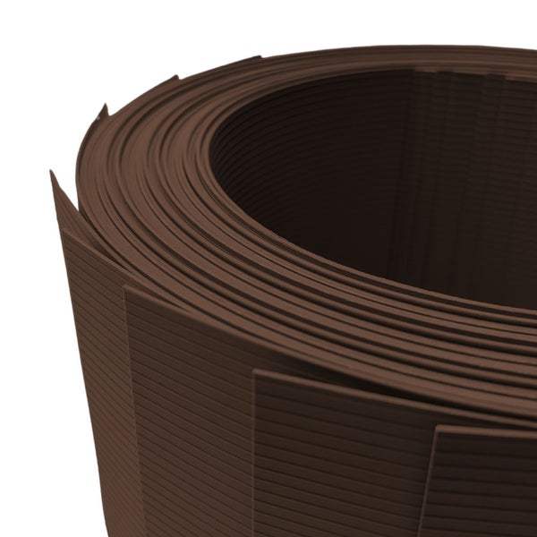 Aufgerollte Rasenkante aus Kunststoff