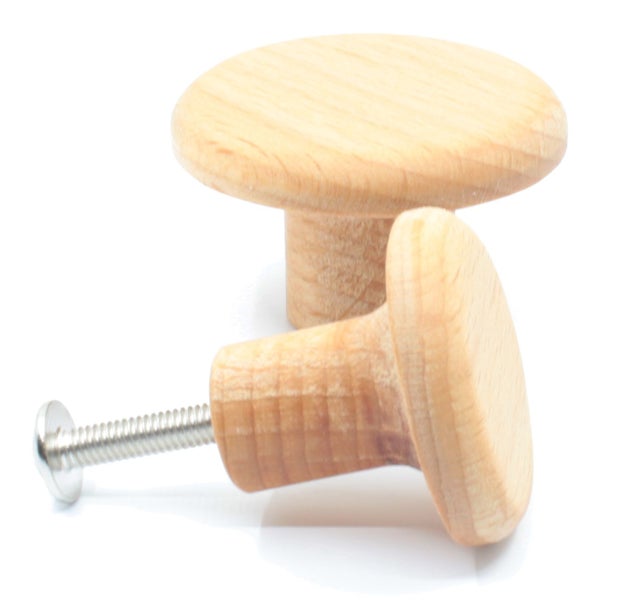 Zwei Möbelknöpfe aus Holz mit Schrauben