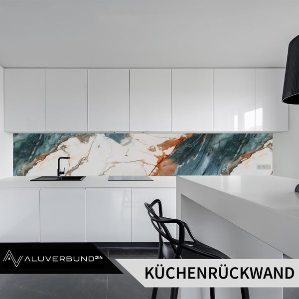 Küchenrückwand mit Marmoroptik in moderner Küche