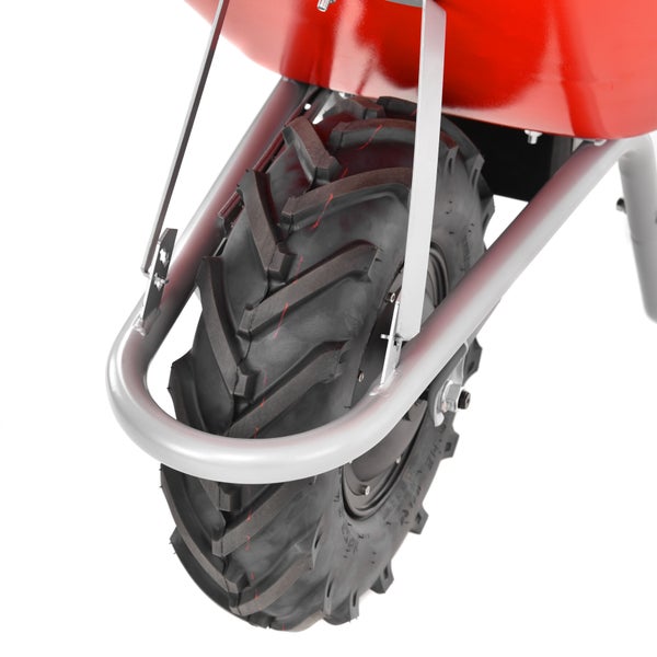 Detailansicht eines Schubkarrenrads mit Stollenprofil und einem stabilen Metallrahmen in Silber.