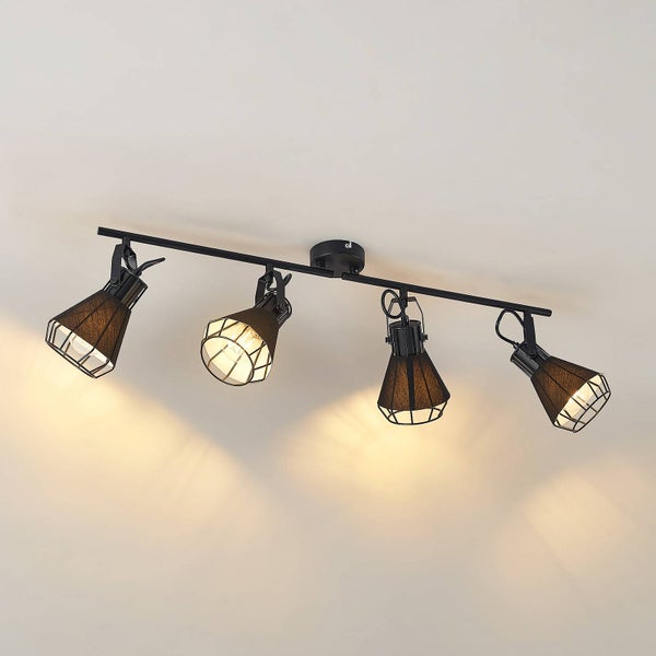 Deckenleuchte mit vier Strahlern und Lampenschirmen im Käfigdesign