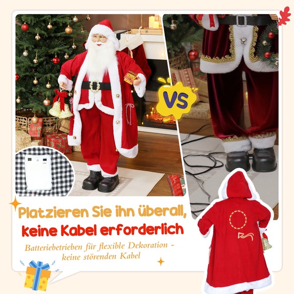 Batteriebetriebene Weihnachtsmann-Figur ohne Kabel, stehend in einem Wohnzimmer mit geschmücktem Weihnachtsbaum und Kamin.