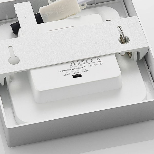 Rückansicht einer Leuchte mit Schalter zur Einstellung der Farbtemperatur zwischen 3000, 4000 und 6000 Kelvin.
