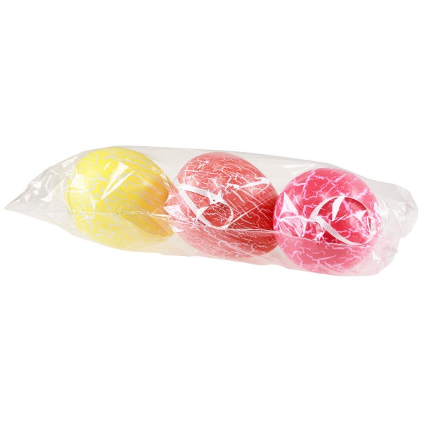 Drei dekorative Ostereier in einer transparenten Verpackung