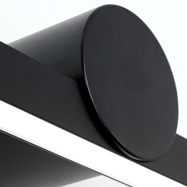 Detailansicht einer runden LED Wandleuchte mit modernem Design aus Metall