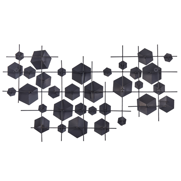 Moderne Wanddekoration aus schwarzem Metall mit geometrischen hexagonalen Formen auf einem Gittergestell.