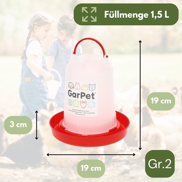 Geflügeltränke aus Kunststoff mit 1,5 Liter Fassungsvermögen, 19 cm Höhe und 19 cm Durchmesser, mit GarPet Logo.