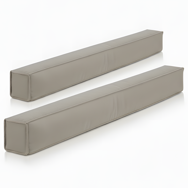 Zwei lange rechteckige Polsterkissen für Gartenmöbel oder Palettensofas in Taupe.