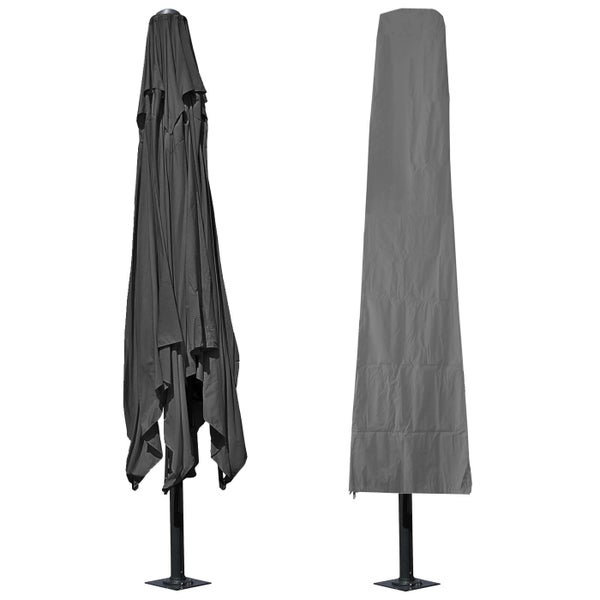 Geschlossener Sonnenschirm mit Schutzhülle