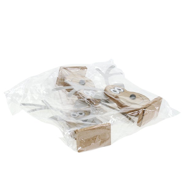 Verpackung mit Holzdekorationen in Rentierform