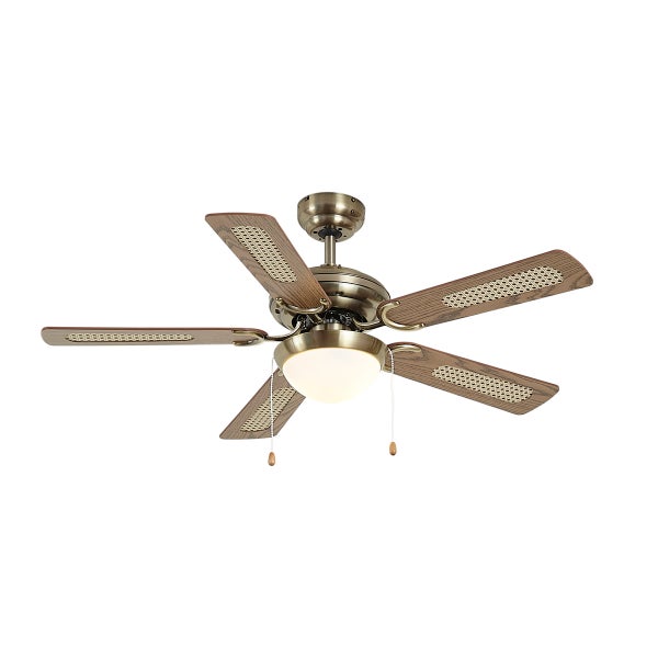 Deckenventilator mit Beleuchtung und fünf Rotorblättern im Rattan Design und Zugschaltern