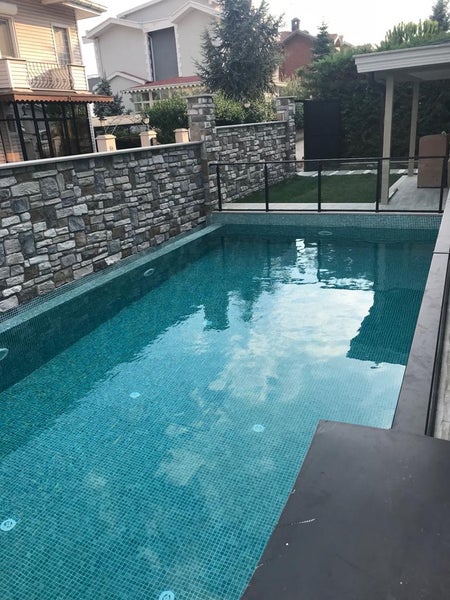 Gepresstes Glasmosaik auf Netz für Badezimmer und Küche 32.5cm x 51.5cm - Bahamas Pool