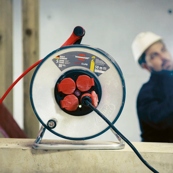 Brennstuhl Kabeltrommel mit vier Steckdosen und fünfzig Meter Kabellänge