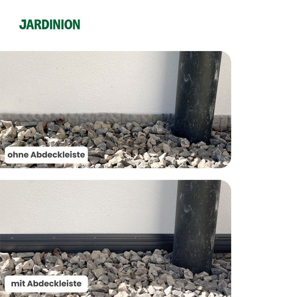Jardinion Logo. Vergleich von Grundmauerschutz ohne und mit Abdeckleiste am oberen Abschluss zwischen Hauswand und Kies.