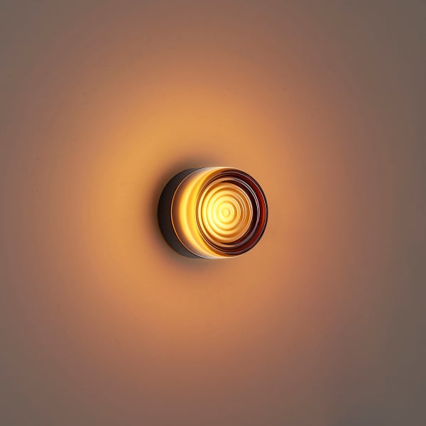 Runde LED Wandleuchte mit gerillter Glasoptik für indirekte Beleuchtung