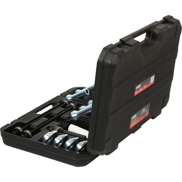 Werkzeugsatz im schwarzen Kunststoffkoffer