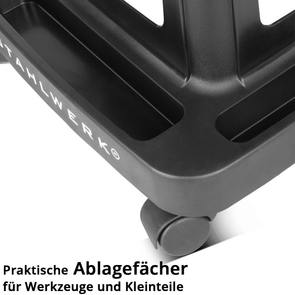 Detailaufnahme eines schwarzen Werkzeugwagen-Unterteils mit STAHLWERK Logo und Rolle