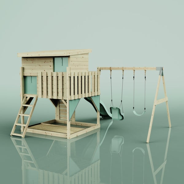 Spielturm aus Holz mit Spielhaus, Kletterwand, Wellenrutsche und Schaukelset mit zwei Schaukeln.
