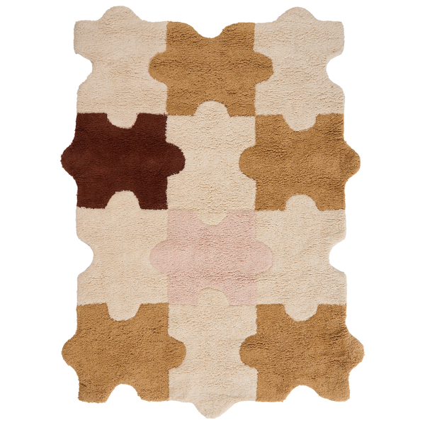 Wohnzimmerteppich mit unregelmäßiger Form und Puzzlemuster in verschiedenen Strukturen