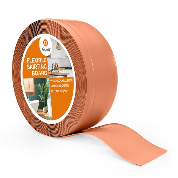 Eine Rolle Quest flexible Weichsockelleiste aus Kunststoff für den Innenbereich