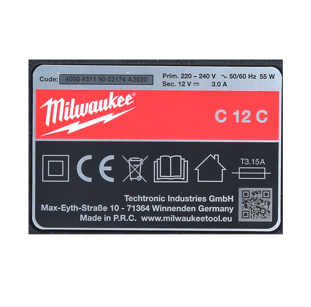 Milwaukee Logo, Typenschild für Ladegerät C 12 C, 220 bis 240 Volt, 55 Watt, Konformität mit EU-Richtlinien, schutzisoliert, nur für Innenräume.