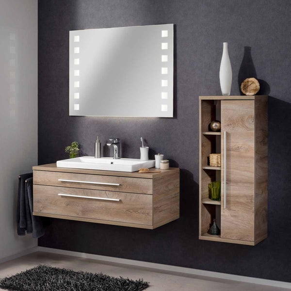 Badezimmer mit Waschtischunterschrank, Spiegel mit Beleuchtung und Hängeschrank