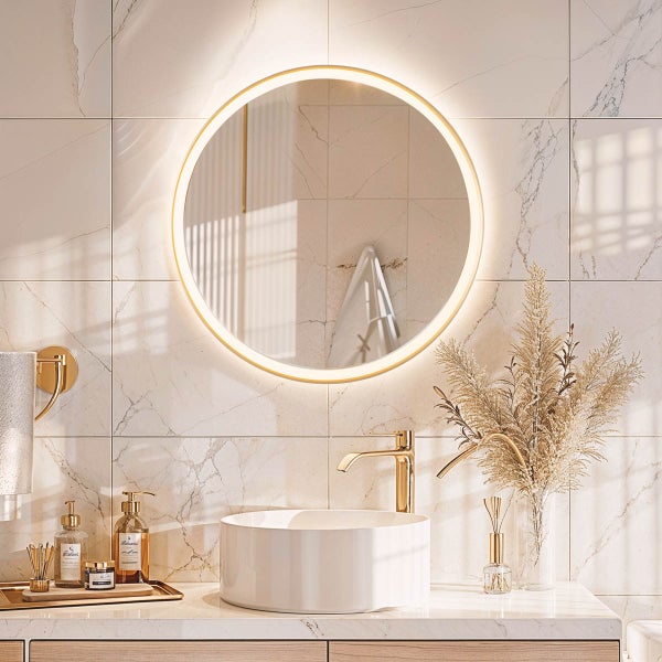 Modernes Badezimmer mit rundem Spiegel, Waschtisch und Accessoires