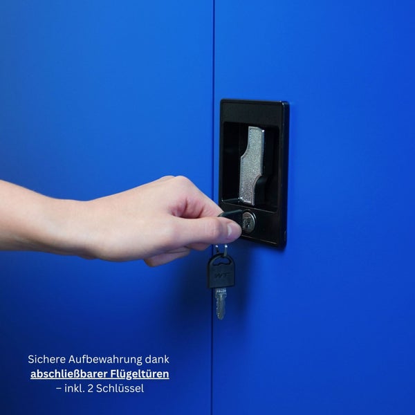 Schrank mit abschließbarer Flügeltür und Schlüssel wird bedient