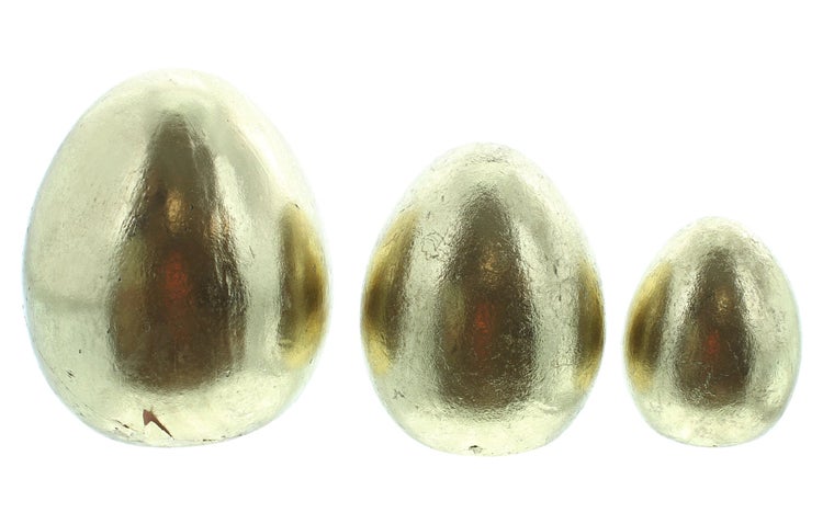 Drei goldene Ostereier unterschiedlicher Größe