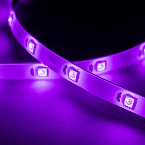 Nahaufnahme eines violetten LED-Streifens