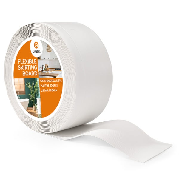 Eine Rolle Quest flexible Weichsockelleiste für den Bodenabschluss