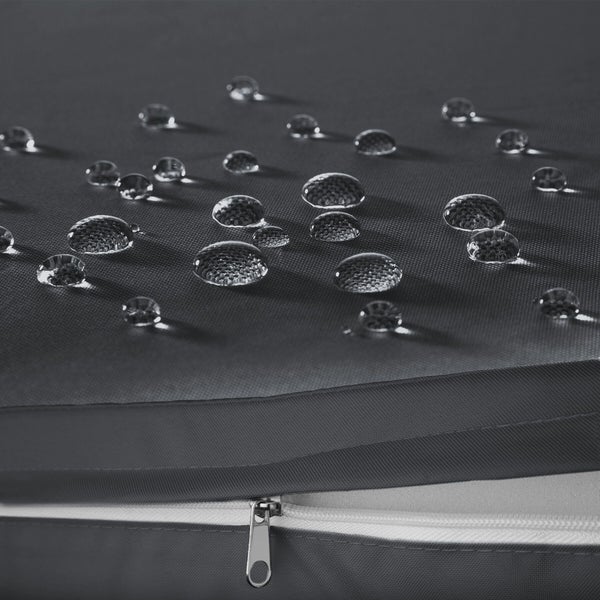 Wasserabweisender Stoff mit Wassertropfen und einem Reißverschluss.