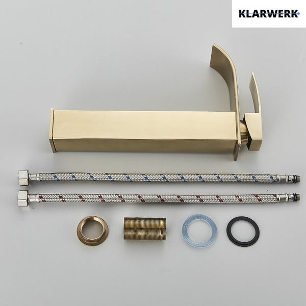 Klarwerk Waschtischarmatur mit Einhebelmischer, Anschlussschläuchen und Befestigungsmaterial zur Montage am Waschbecken.