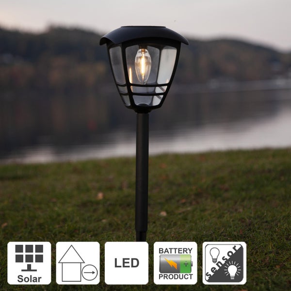 Solarleuchte mit LED auf einer Wiese