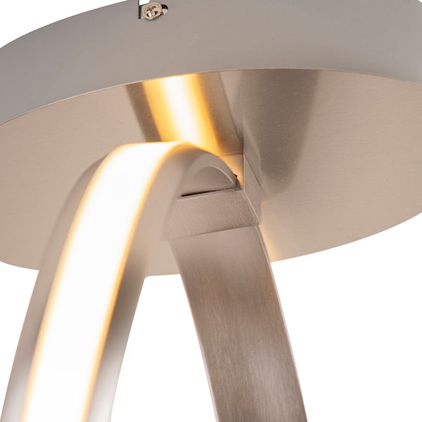 Detailansicht einer runden Deckenleuchte aus Metall mit LED-Lichtelementen