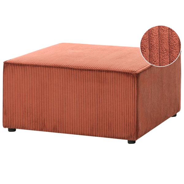 Quadratischer Hocker aus terracottafarbenem Cord-Stoff mit Detailansicht der Materialstruktur.