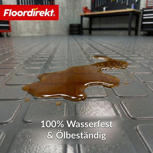 Flordirekt Logo. Öl und Wasser auf Bodenfliesen, die wasserfest und ölbeständig sind.