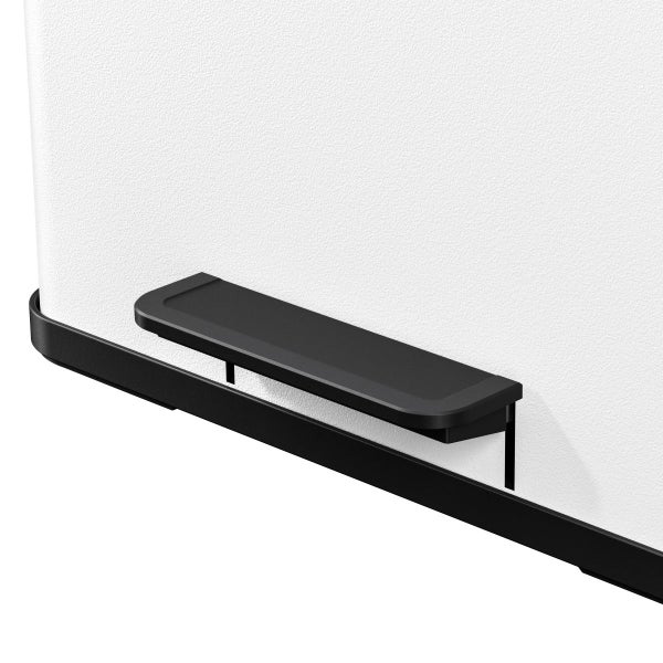 Detailansicht eines Tretpedals von einem Mülleimer