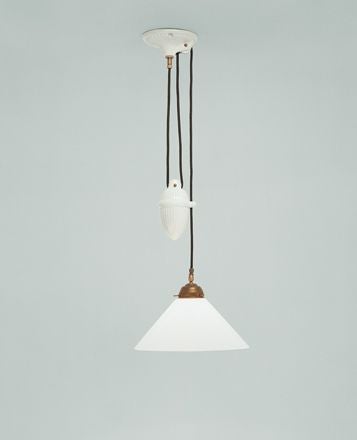 Pendelleuchte mit Kegelförmigem Lampenschirm