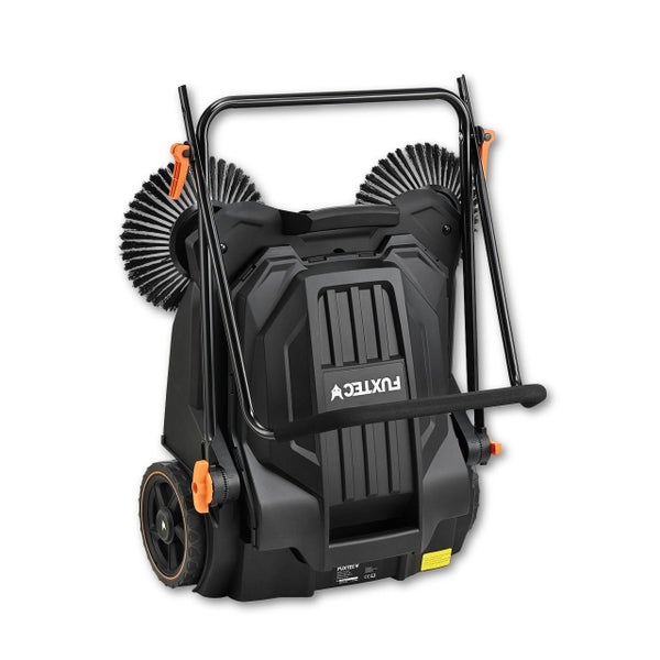 Fuxtec Kehrmaschine mit zwei Seitenbesen, klappbarem Schiebebügel und großen Rädern in Schwarz und Orange.