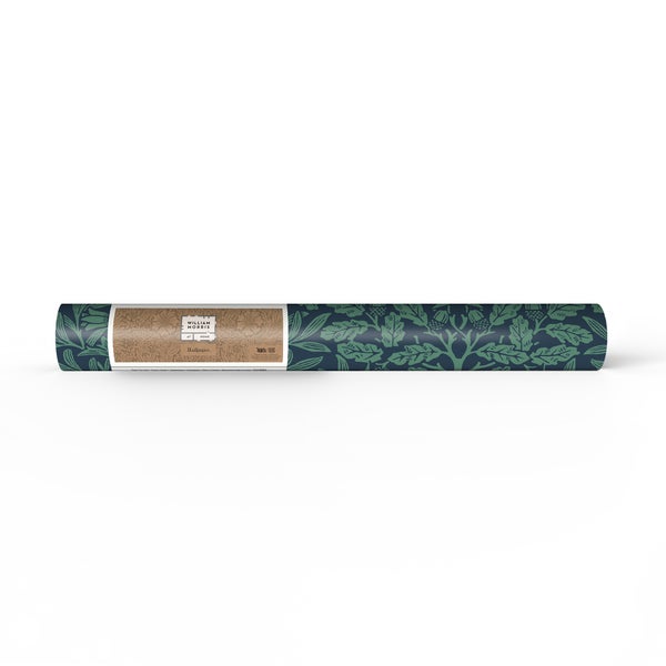 Eine Rolle Vliestapete mit botanischem Muster von William Morris at Home.