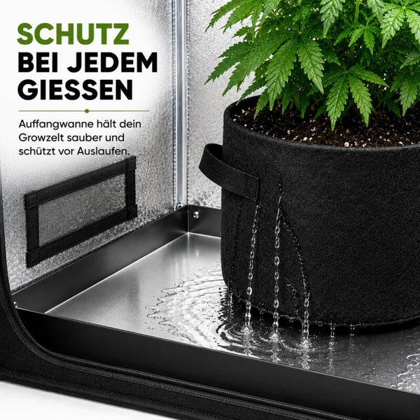 Wasserdichte Bodenwanne in einem Growzelt mit einer Pflanze im Stofftopf, die überschüssiges Gießwasser sicher auffängt.