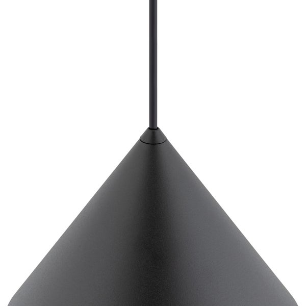 Detailaufnahme einer schwarzen konischen Pendelleuchte mit matter strukturierter Oberfläche und schwarzem Kabel.