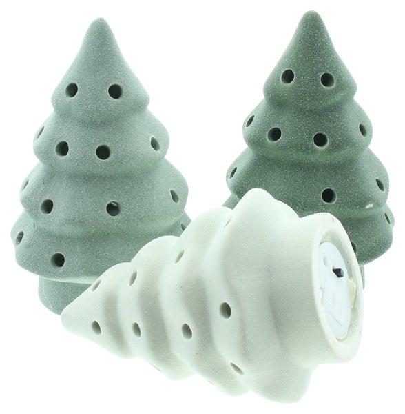 Drei dekorative Weihnachtsbäume mit Öffnungen