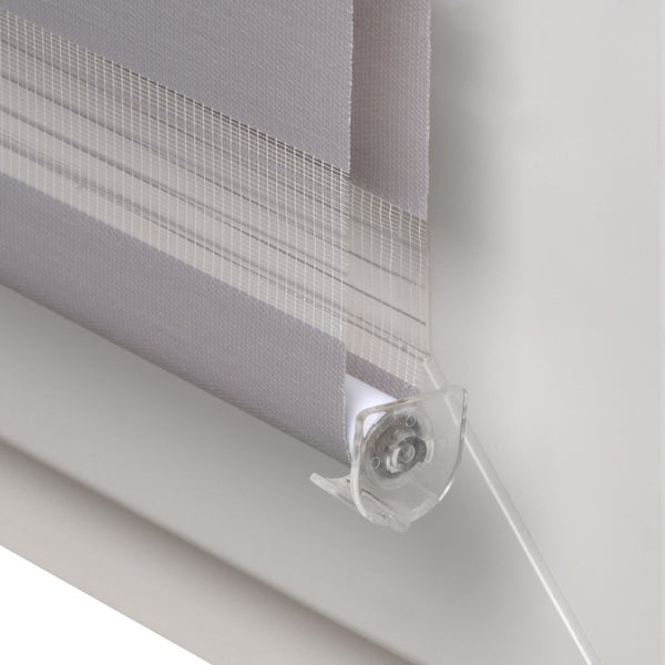 Fensterrollo mit Doppelgewebe und Bedienelement