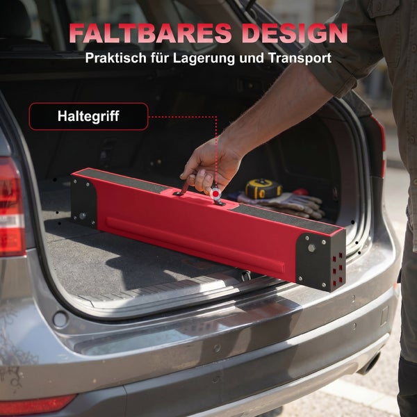 Faltbare Rampe mit Haltegriff wird in einen Kofferraum geladen, praktisches Design für Lagerung und Transport.