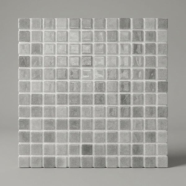 Quadratische Mosaikfliesen in Steinoptik auf einem Netz