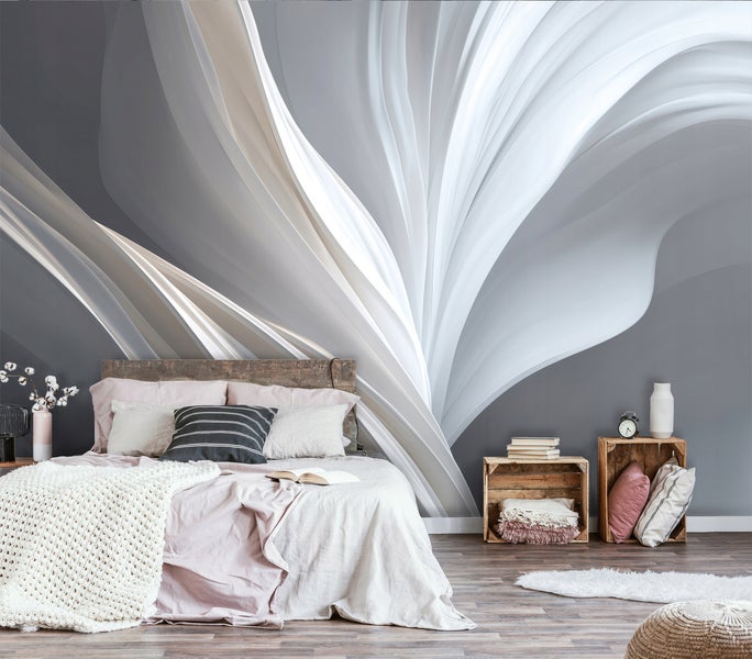 Schlafzimmer mit Doppelbett, abstrakter Wandtapete und Holzkisten als Nachttische