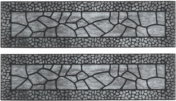 Zwei rechteckige Stufenmatten mit Stein-Optik, Kieselstein-Rand und Naturstein-Mosaik.