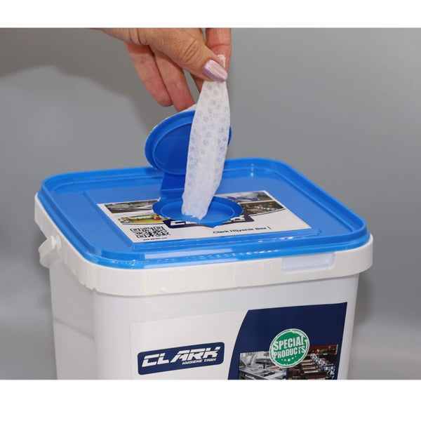 Feuchttücherbox mit blauem Deckel und Etikett mit Informationen